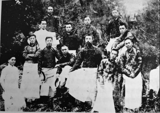 100年了，相信共产主义的人都怎么样了？